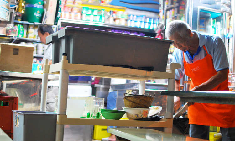 Post thumbnail of Will returning your trays cost cleaners their jobs?