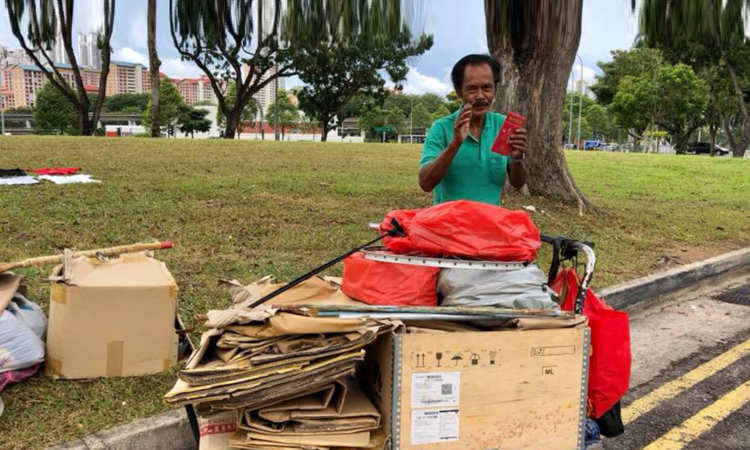 Post thumbnail of ‘Just a small gesture’: Singaporeans give ang paos to strangers during Chinese New Year