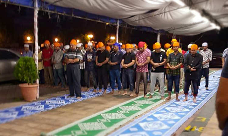 Post thumbnail of Local Sikh community hosts Muslim migrant workers for iftar in Sikh temple