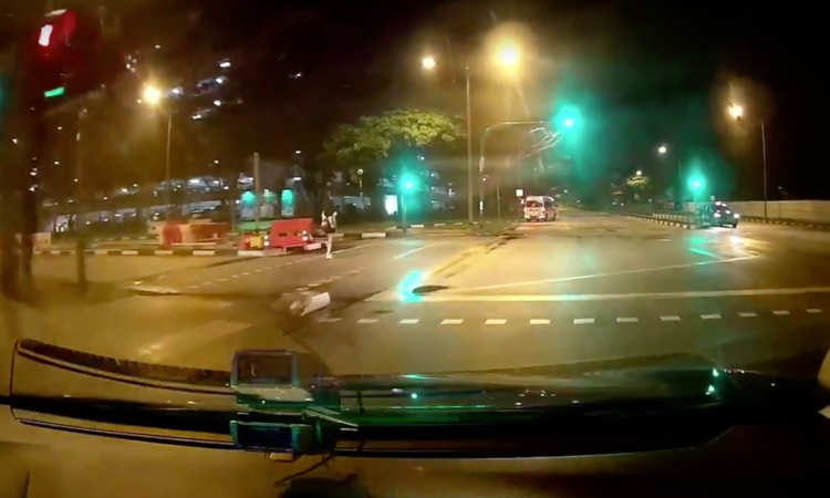 Post thumbnail of Cabby gives teenage girl a free ride because it was late and she was alone