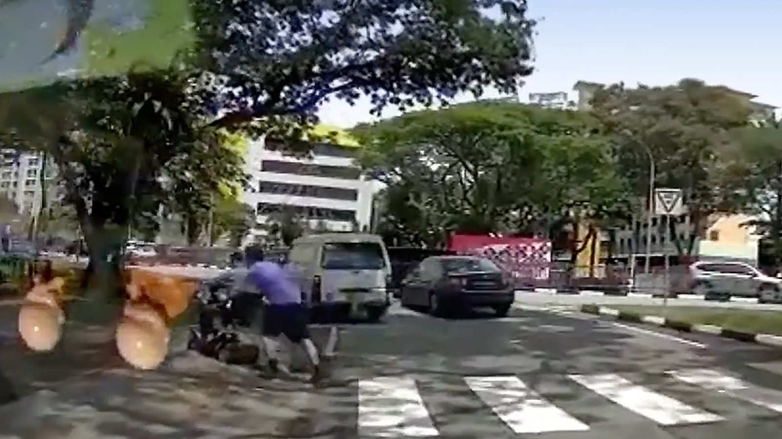 Driver leaves his vehicle to help an elderly rider cross the road safely