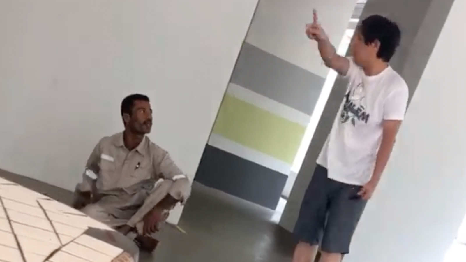 Singaporean intervenes when elderly uncle scolds napping foreign worker