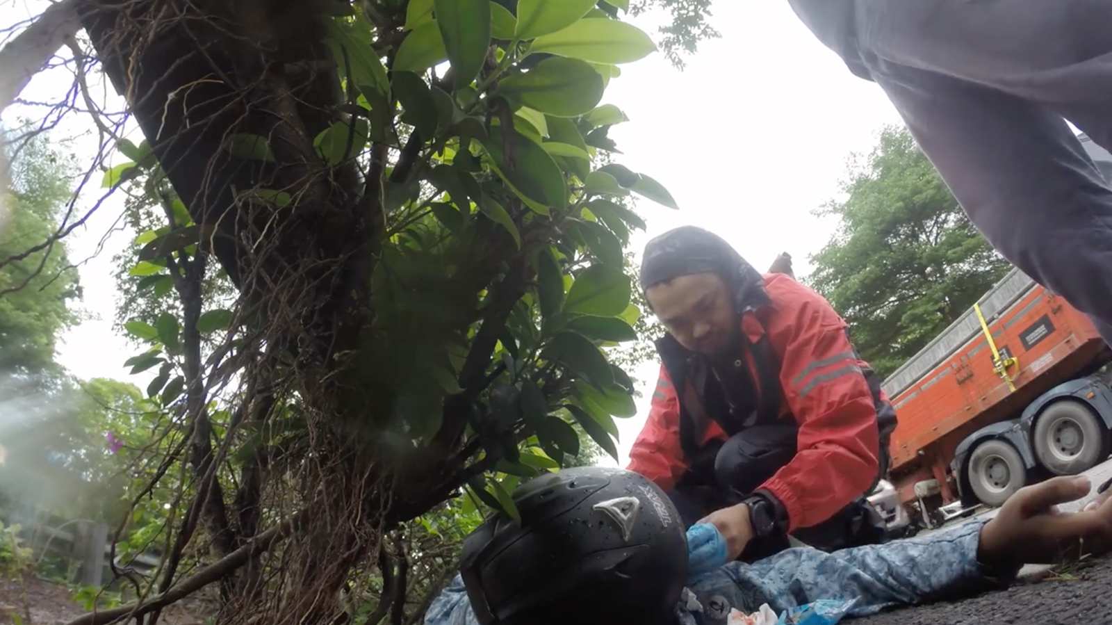 Good Samaritans rush to fallen motorcyclist’s aid in BKE accident