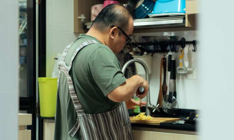 Post thumbnail of He shares his love for cooking by making home-cooked meals for his neighbours