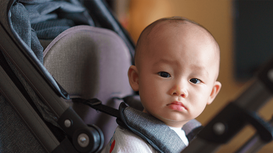 Strangers come to aid of mother stranded with two toddlers and pram