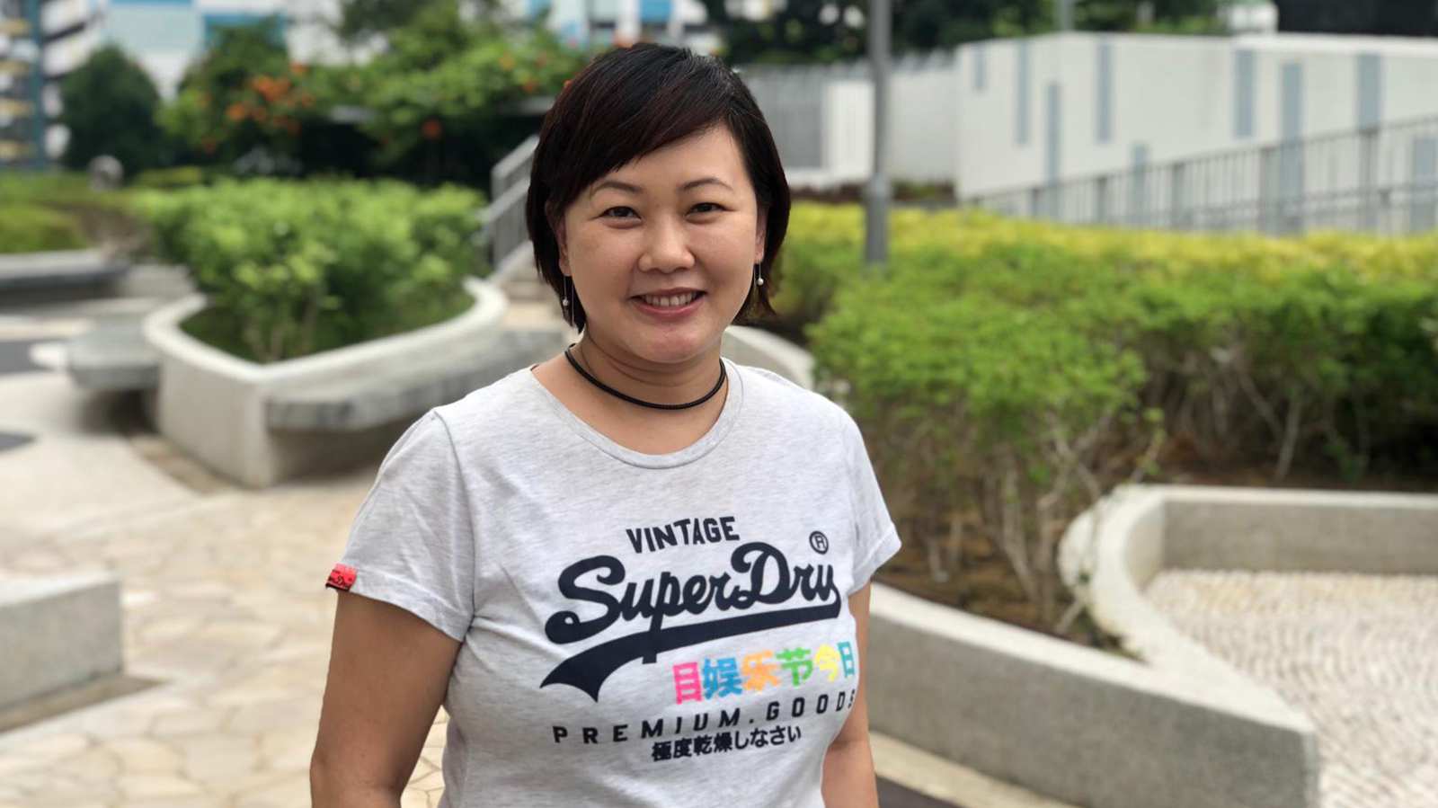 She organises huge makan parties to keep in touch with her ex-neighbours