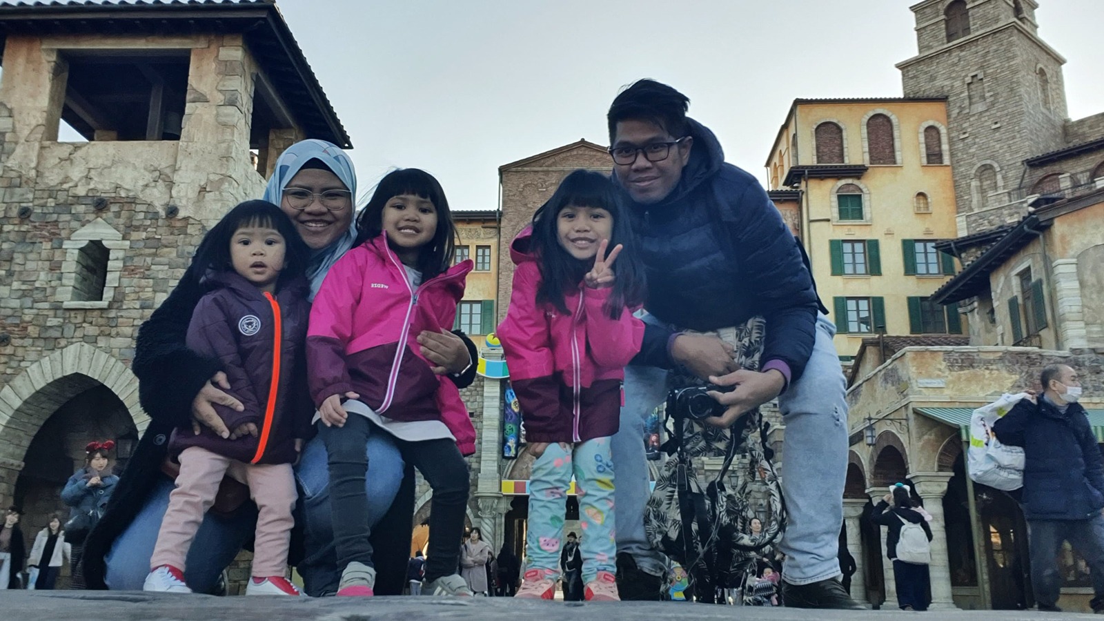 Unexpected act of kindness inspires family to pay it forward