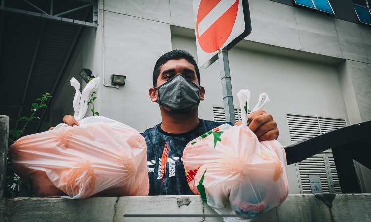 Post thumbnail of He searches for foreign workers in forgotten dorms