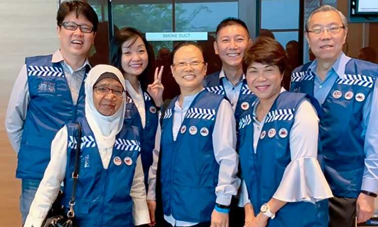Post thumbnail of Try keeping up with this garang 52-year-old volunteer