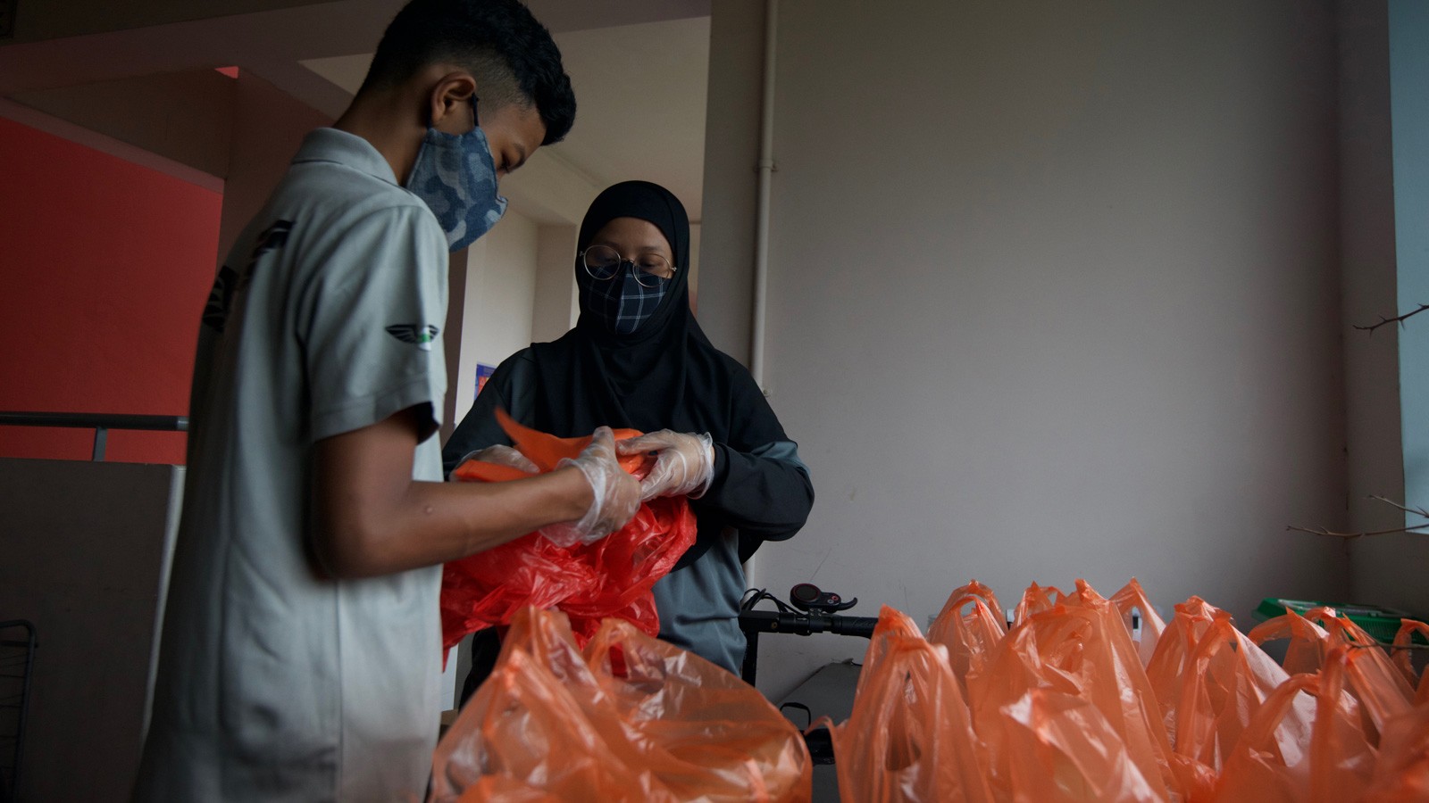 Single mum doesn’t let humble beginnings stop her from giving back to society