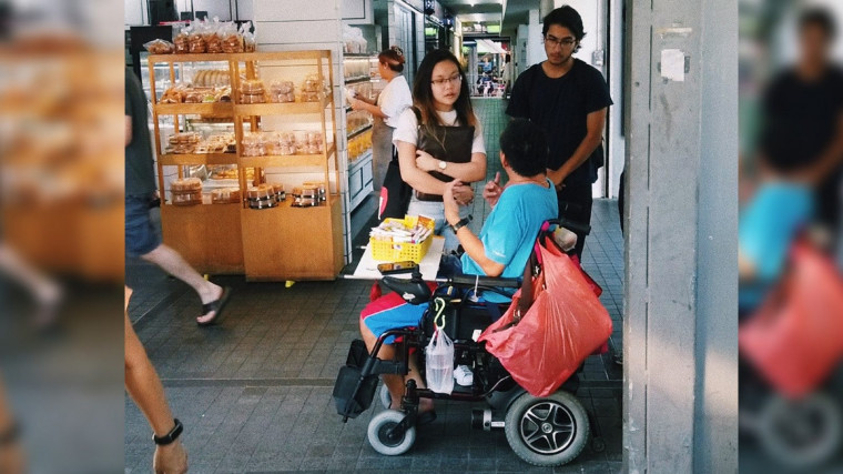 Seen yet not seen: Youths reach out to befriend forgotten tissue paper sellers