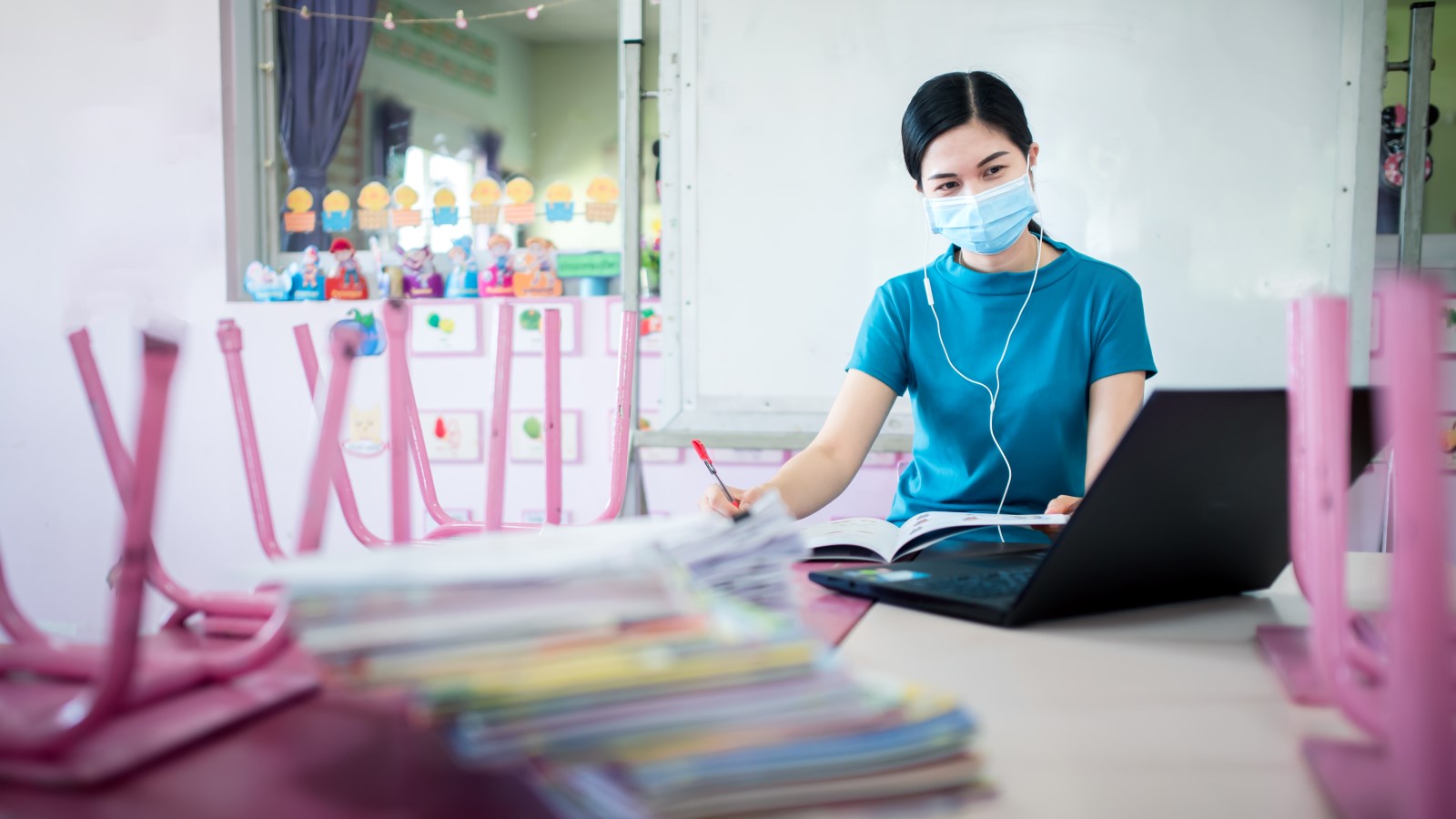 Post thumbnail of HBL, masks & mental wellness: Teachers share how they cope in the new normal