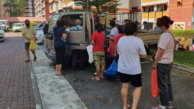 Meet Choa Chu Kang’s “Veggie Uncle”, who gives away free vegetables to residents in the neighbourhood