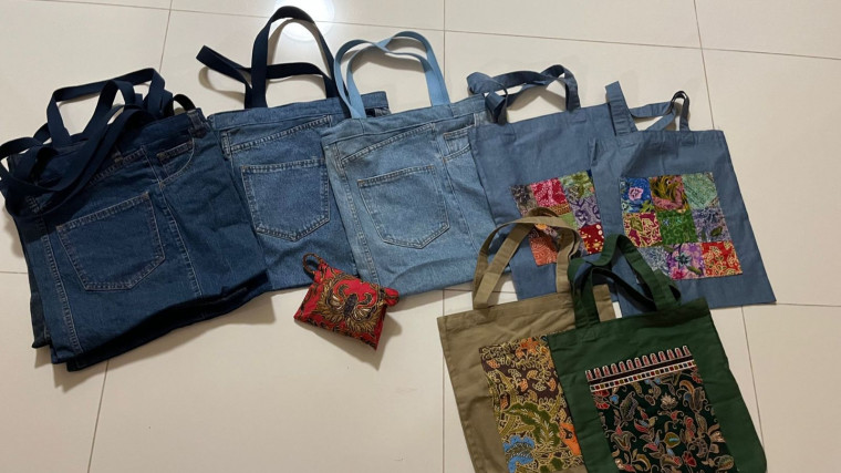 A stitch in kind: Neighbours come together to make totebags, quilts for charity